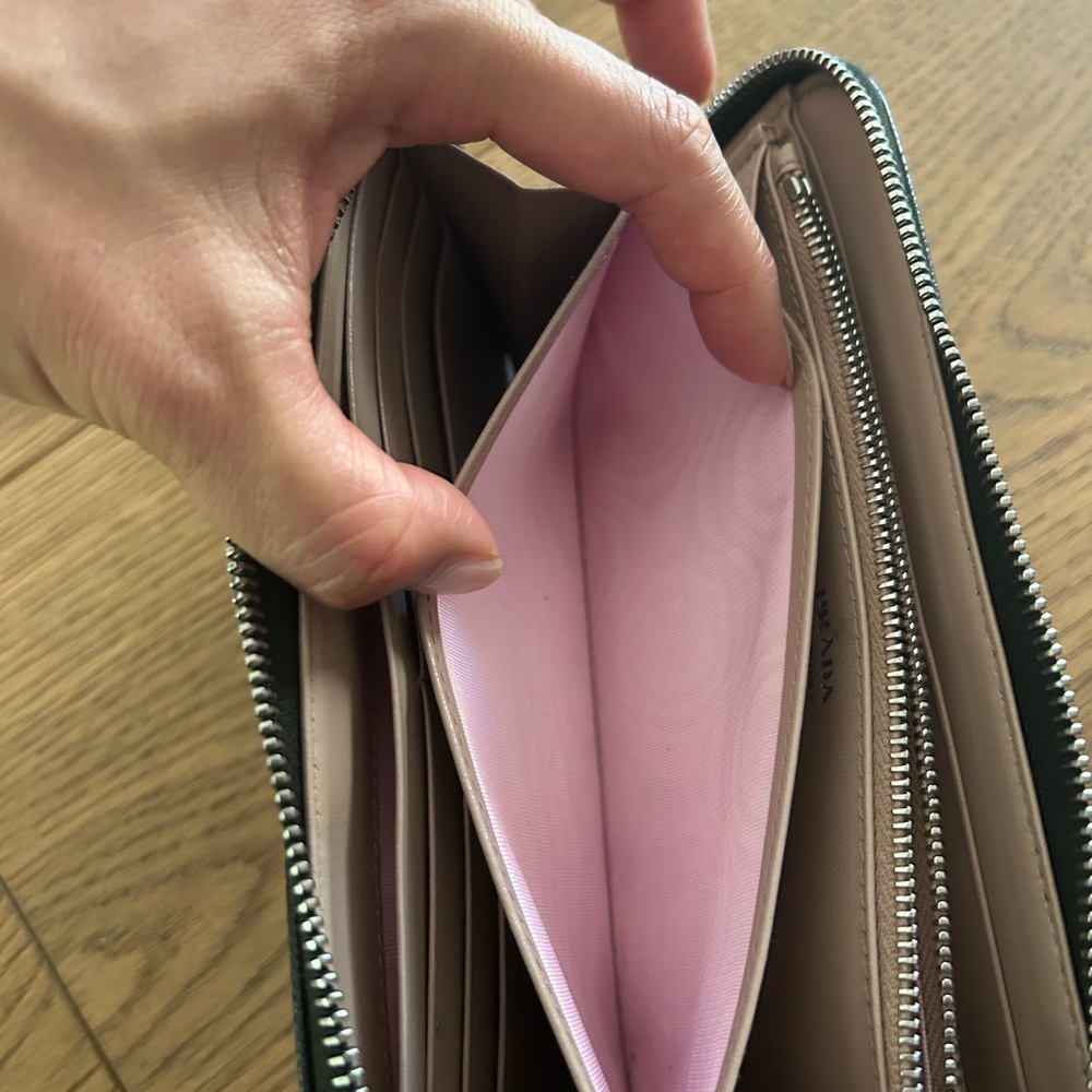 Prada Black Saffiano long Wallet - Picture 3 of 8